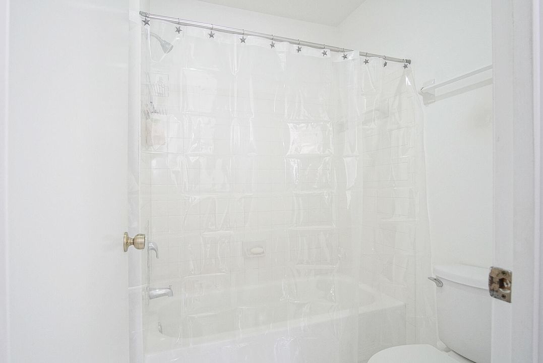 На продажу: $125,000 (2 спален, 2 ванн, 1186 Квадратных фут)