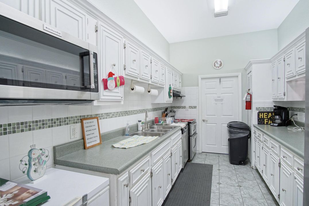 На продажу: $125,000 (2 спален, 2 ванн, 1186 Квадратных фут)