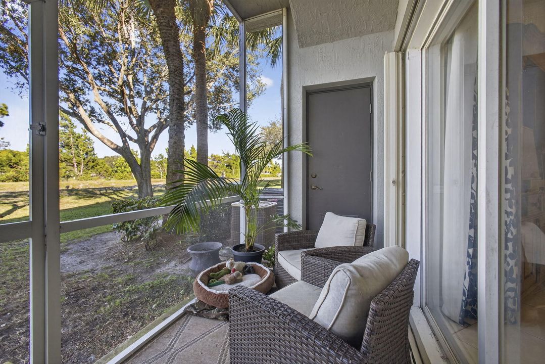 For Rent: $2,400 (3 beds, 2 baths, 1316 Square Feet)