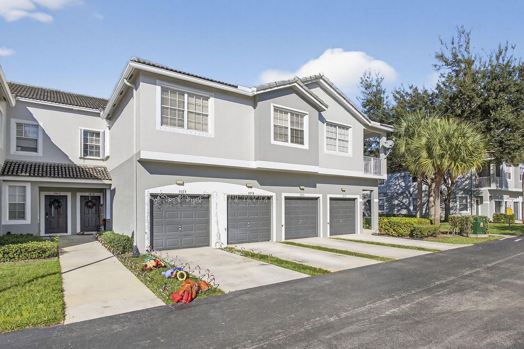 For Rent: $2,400 (3 beds, 2 baths, 1316 Square Feet)