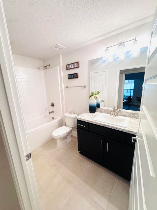 For Sale: $329,300 (3 beds, 2 baths, 1300 Square Feet)