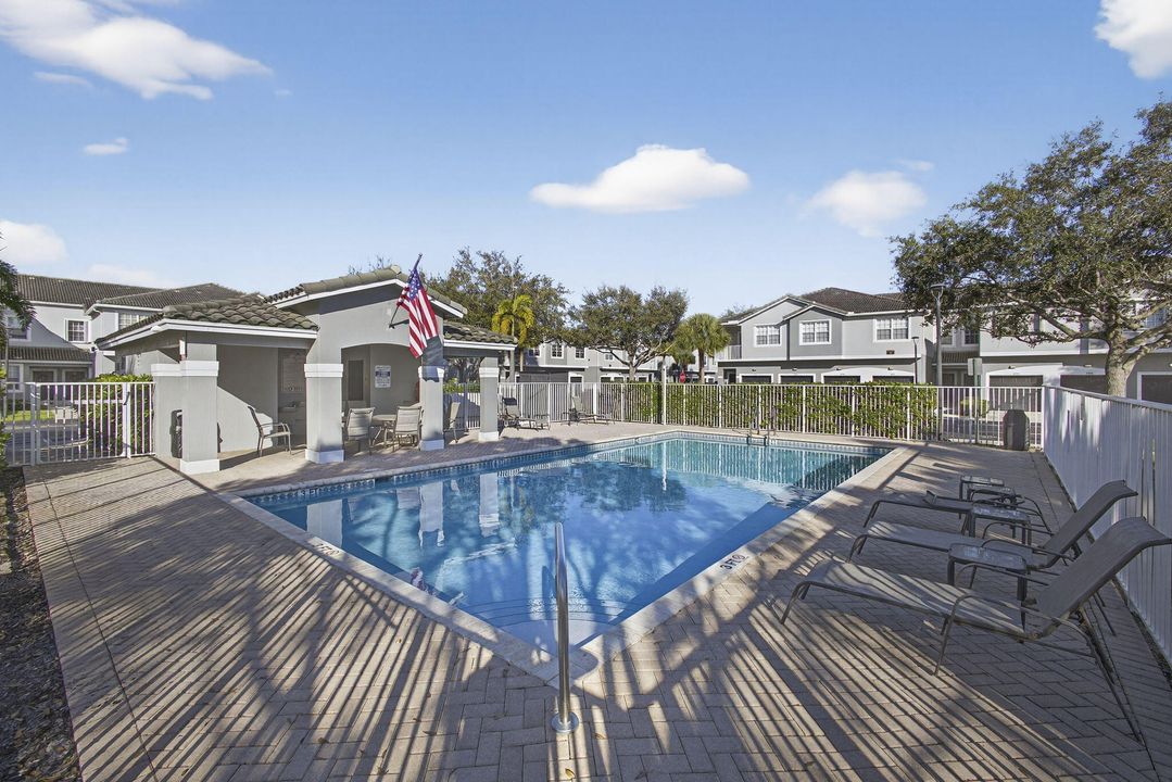 For Rent: $2,400 (3 beds, 2 baths, 1316 Square Feet)