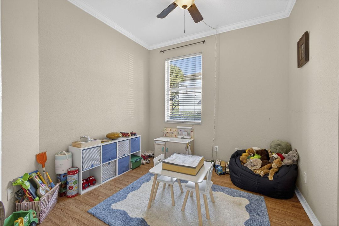 For Rent: $2,400 (3 beds, 2 baths, 1316 Square Feet)