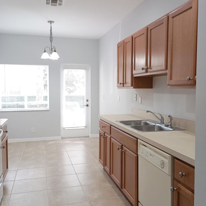 出租: $1,995 (3 贝兹, 2 浴室, 1378 平方英尺)