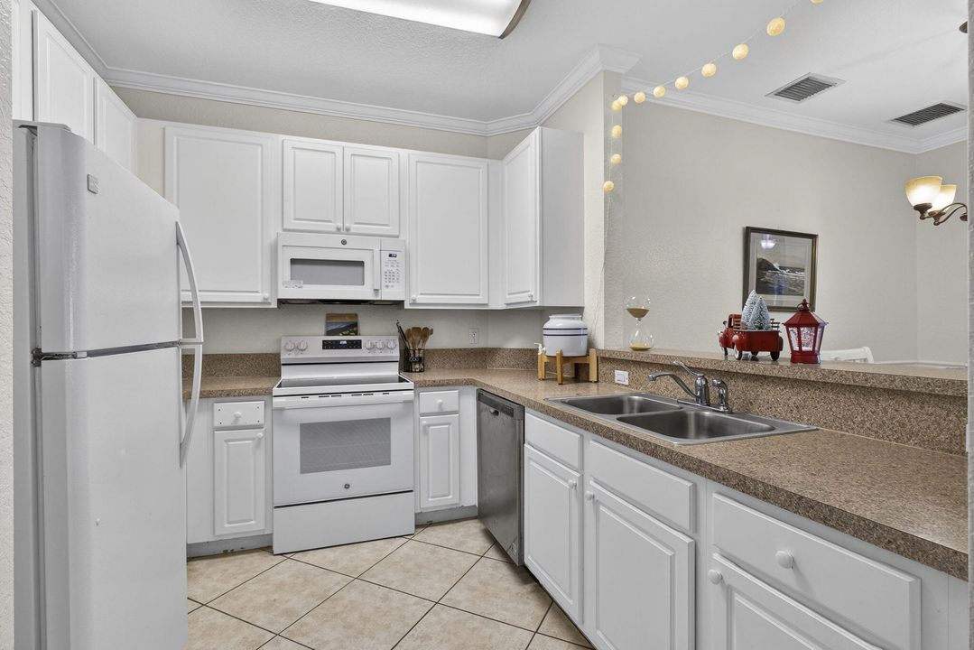 For Rent: $2,400 (3 beds, 2 baths, 1316 Square Feet)