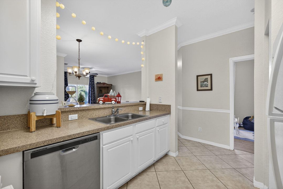 For Rent: $2,400 (3 beds, 2 baths, 1316 Square Feet)