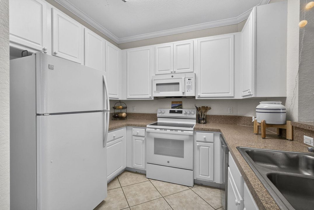 For Rent: $2,400 (3 beds, 2 baths, 1316 Square Feet)