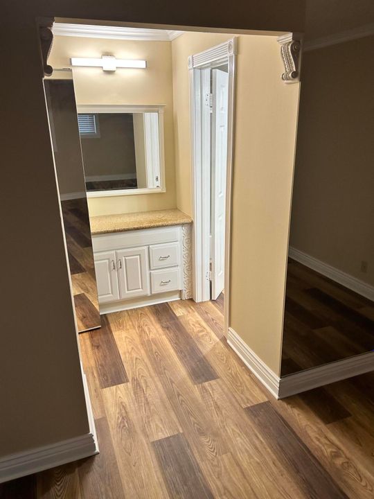 出租: $2,350 (2 贝兹, 2 浴室, 1050 平方英尺)