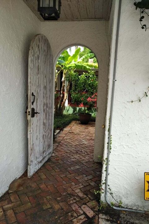 For Rent: $1,550 (1 beds, 1 baths, 630 Square Feet)