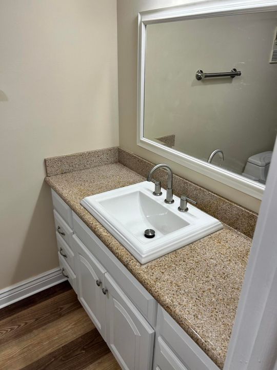 出租: $2,350 (2 贝兹, 2 浴室, 1050 平方英尺)