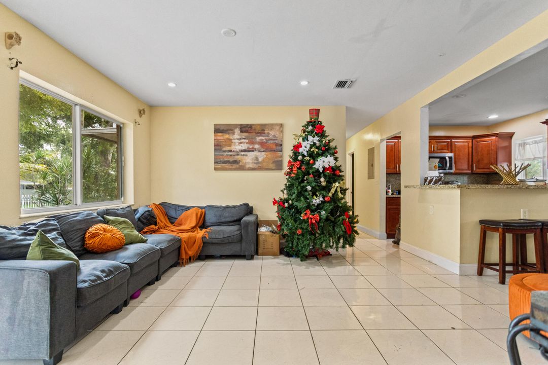 Activo con contrato: $462,500 (3 camas, 2 baños, 1385 Pies cuadrados)