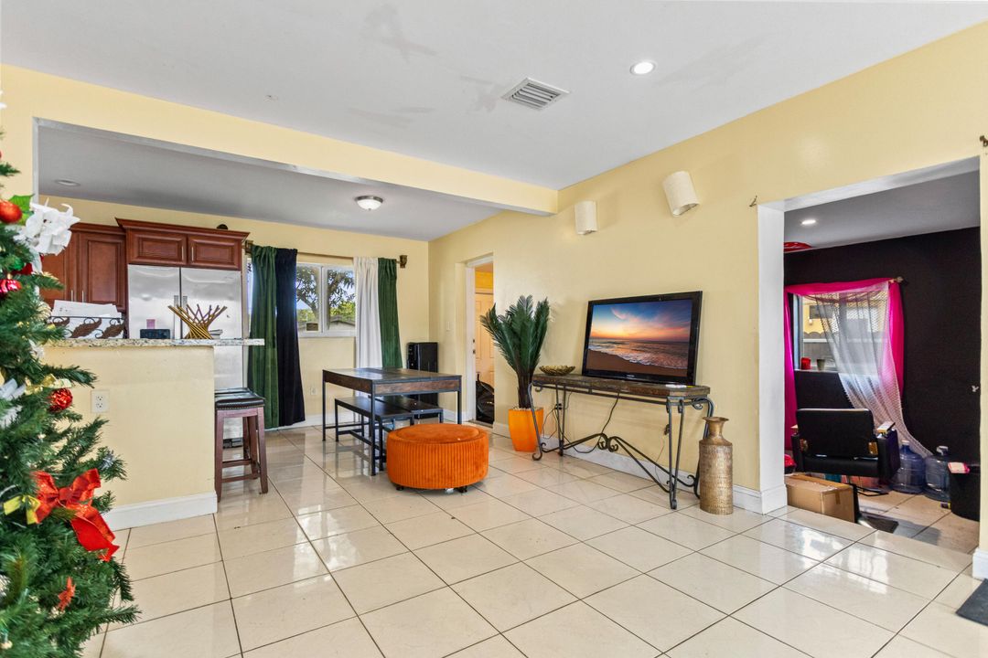 Activo con contrato: $462,500 (3 camas, 2 baños, 1385 Pies cuadrados)