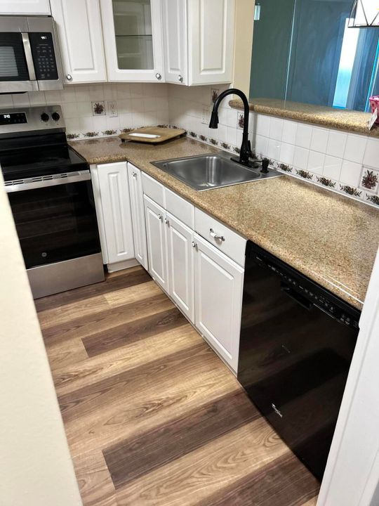 出租: $2,350 (2 贝兹, 2 浴室, 1050 平方英尺)