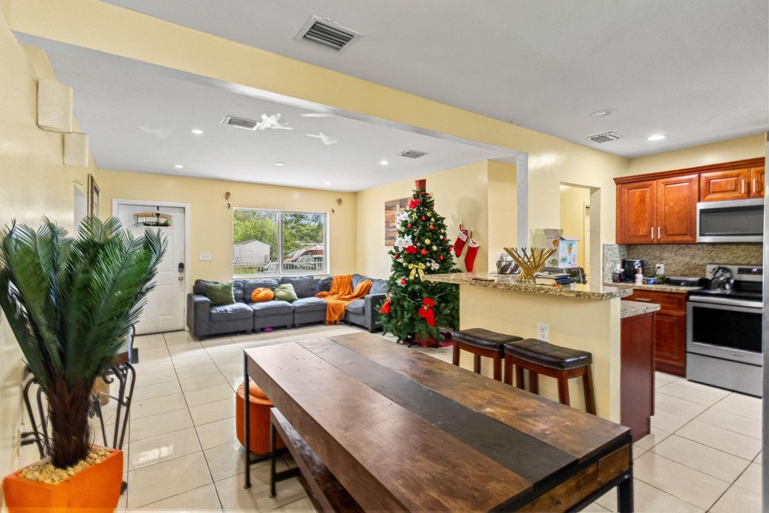 Activo con contrato: $462,500 (3 camas, 2 baños, 1385 Pies cuadrados)