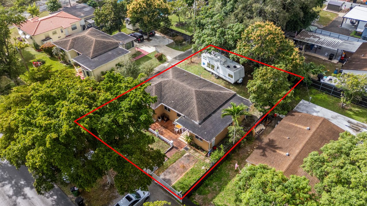 Activo con contrato: $462,500 (3 camas, 2 baños, 1385 Pies cuadrados)