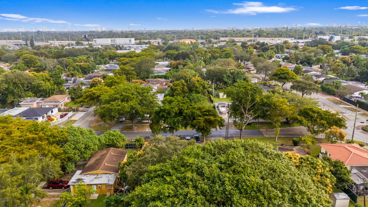 Activo con contrato: $462,500 (3 camas, 2 baños, 1385 Pies cuadrados)