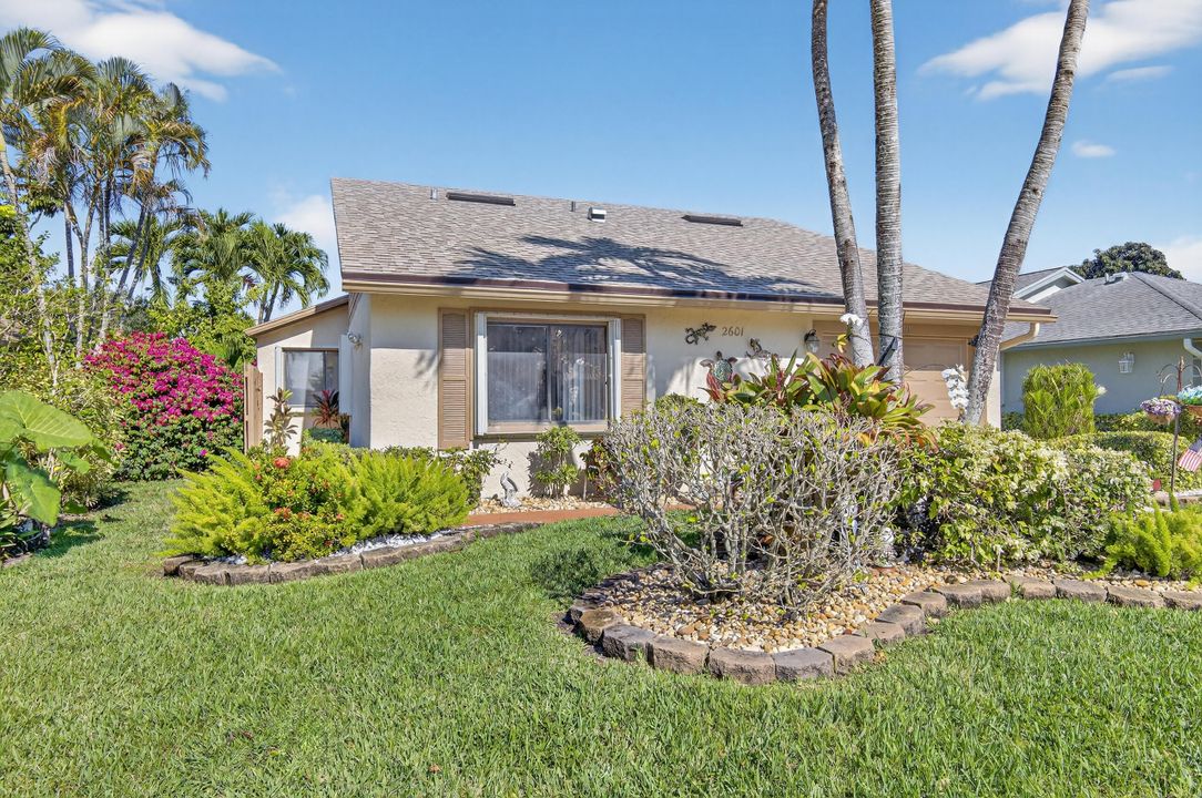 For Sale: $399,000 (2 beds, 2 baths, 1727 Square Feet)