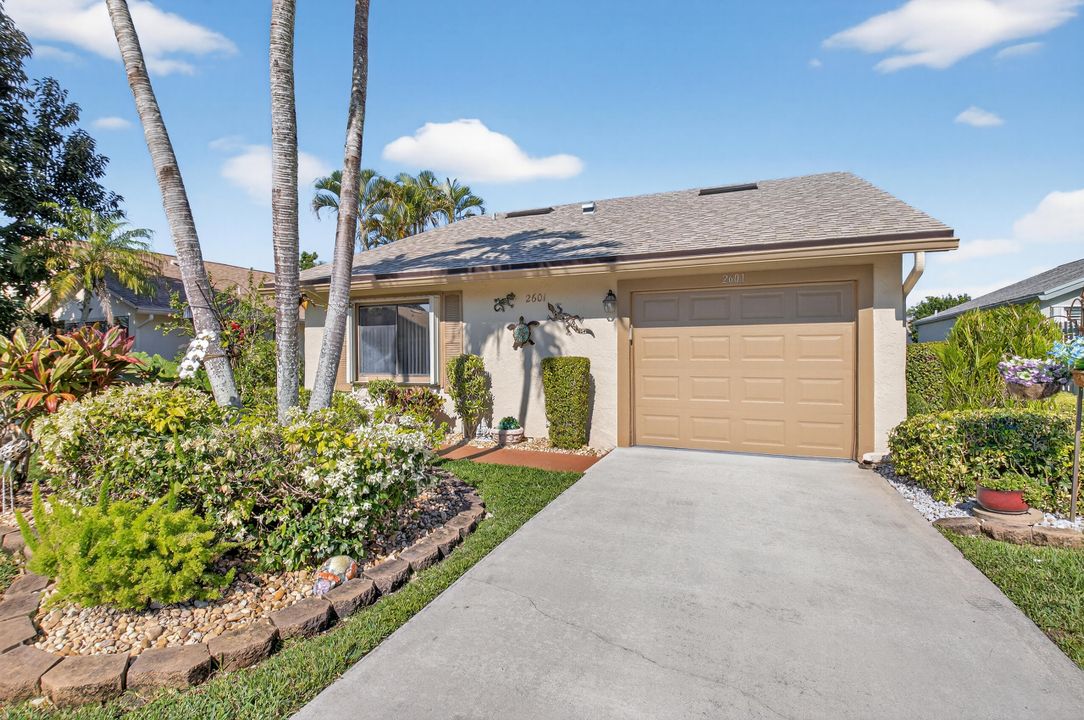 For Sale: $399,000 (2 beds, 2 baths, 1727 Square Feet)