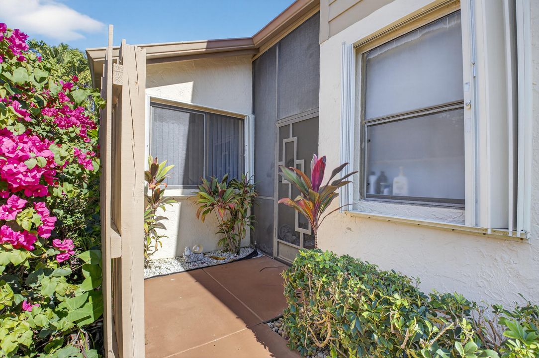 For Sale: $399,000 (2 beds, 2 baths, 1727 Square Feet)
