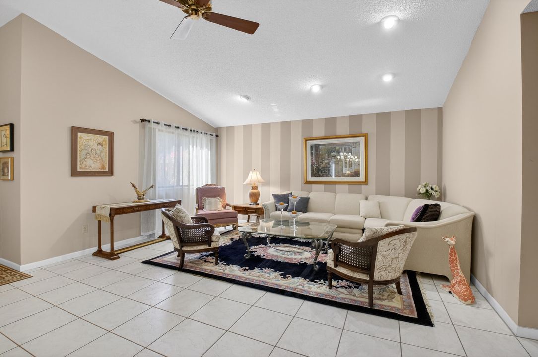 For Sale: $399,000 (2 beds, 2 baths, 1727 Square Feet)