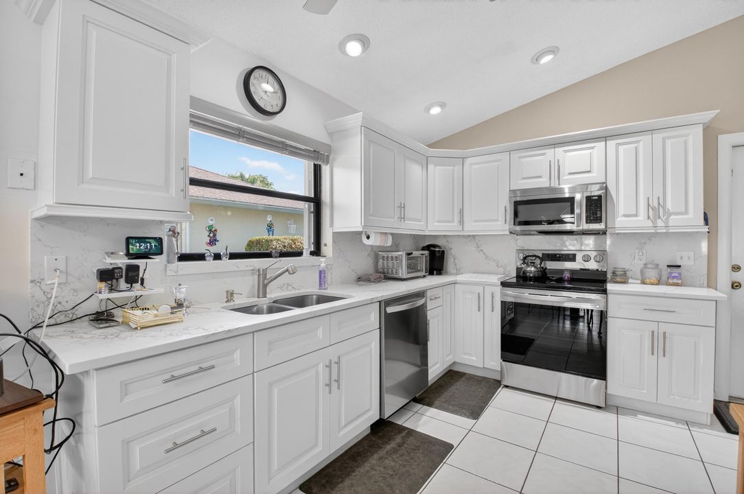 For Sale: $399,000 (2 beds, 2 baths, 1727 Square Feet)