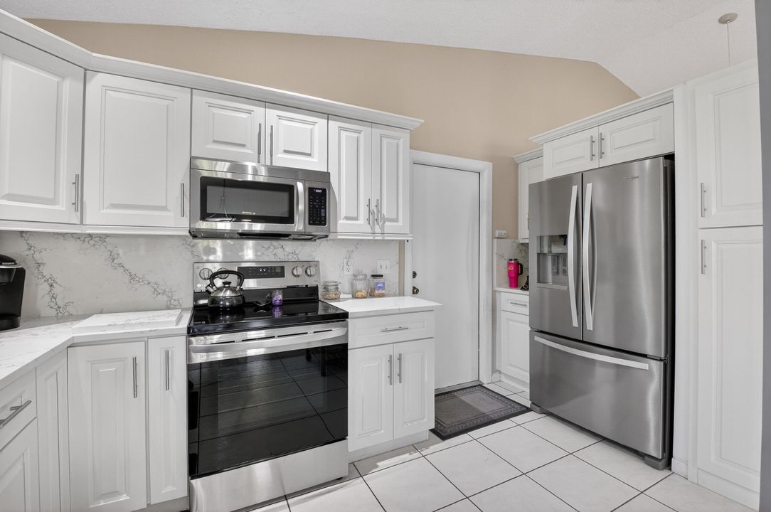 For Sale: $399,000 (2 beds, 2 baths, 1727 Square Feet)