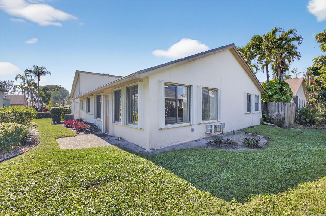 For Sale: $399,000 (2 beds, 2 baths, 1727 Square Feet)