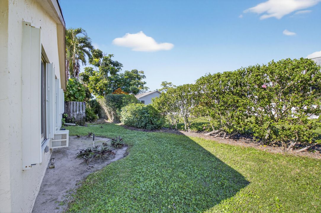 For Sale: $399,000 (2 beds, 2 baths, 1727 Square Feet)