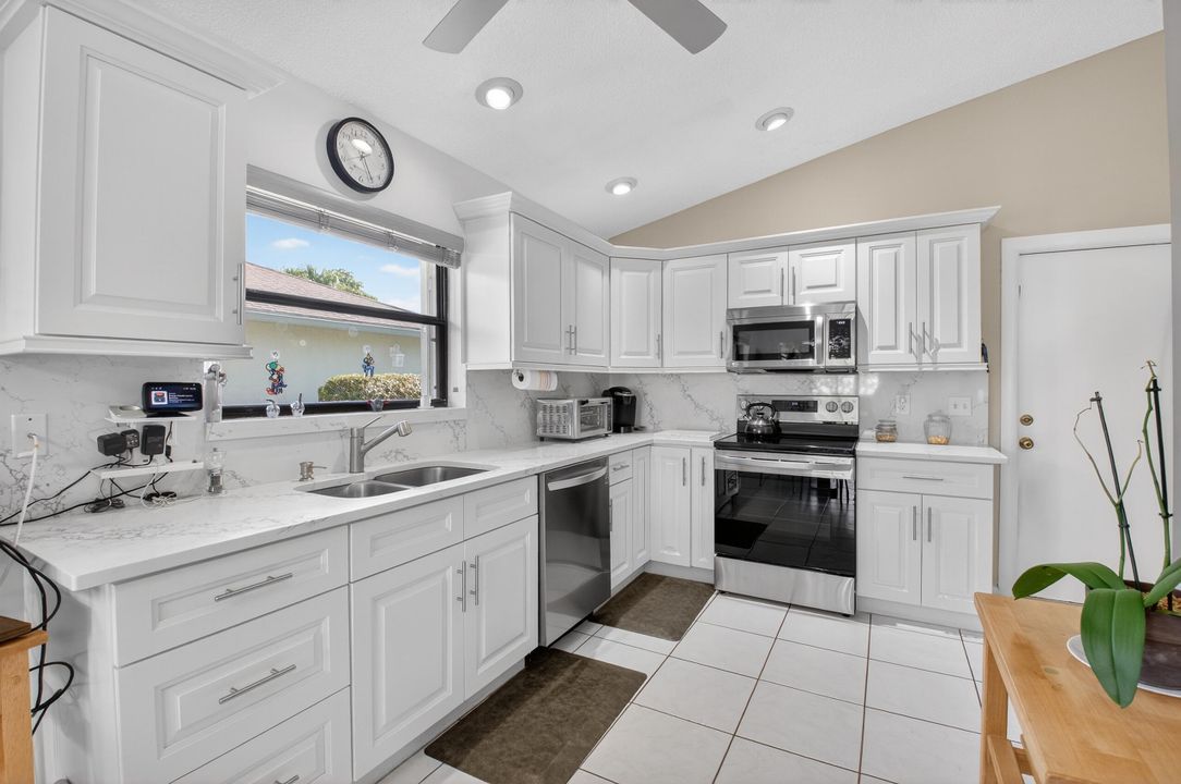 For Sale: $399,000 (2 beds, 2 baths, 1727 Square Feet)