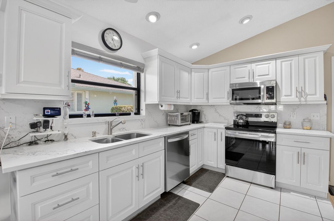 For Sale: $399,000 (2 beds, 2 baths, 1727 Square Feet)