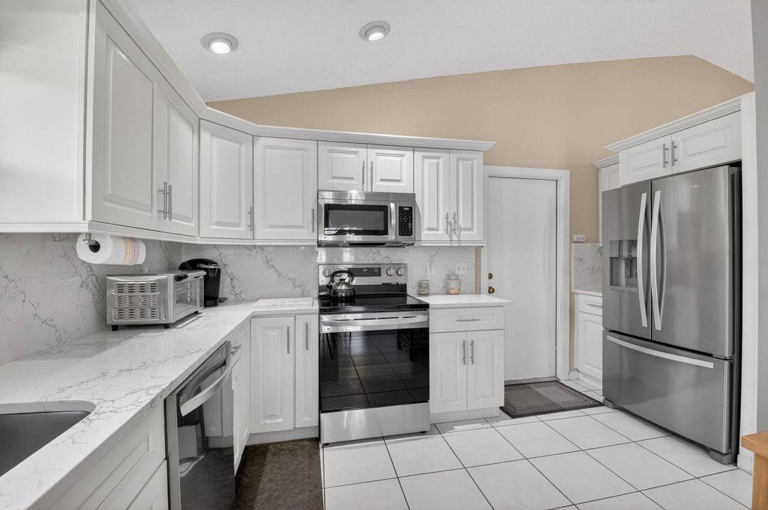 For Sale: $399,000 (2 beds, 2 baths, 1727 Square Feet)