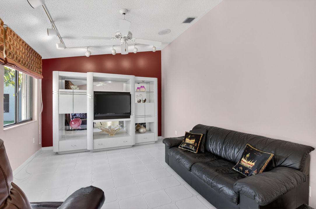 En Venta: $399,500 (2 camas, 2 baños, 1809 Pies cuadrados)