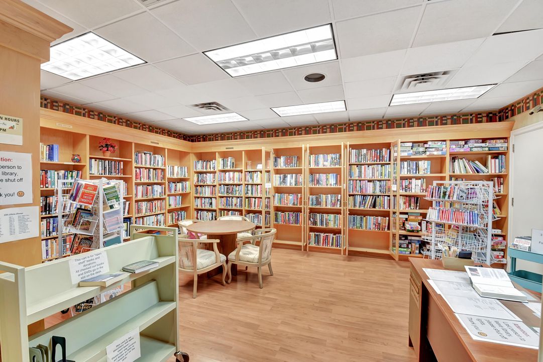 For Sale: $399,000 (2 beds, 2 baths, 1727 Square Feet)