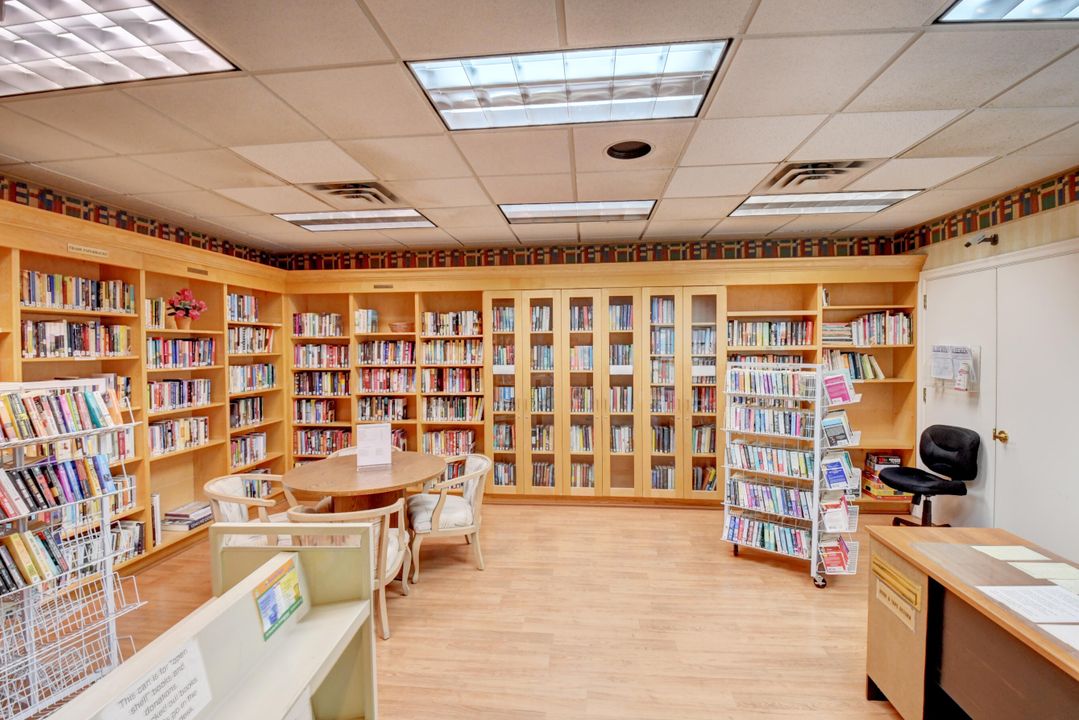 For Sale: $399,000 (2 beds, 2 baths, 1727 Square Feet)