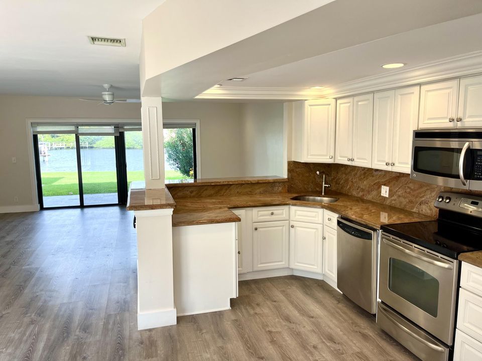 出租: $7,500 (2 贝兹, 2 浴室, 1478 平方英尺)