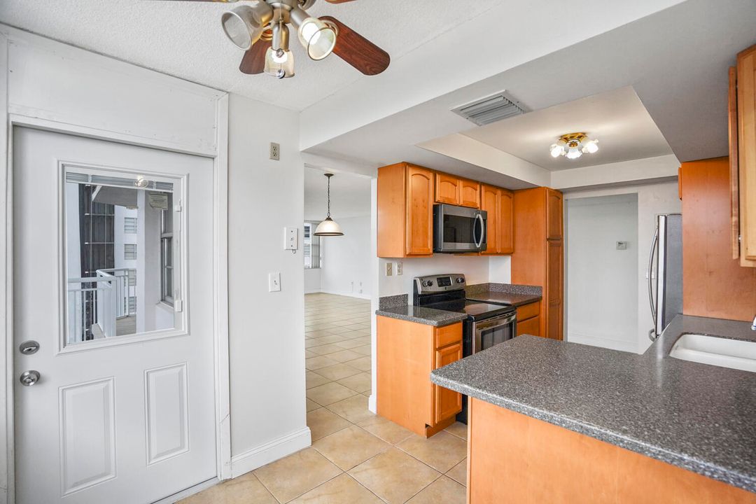 For Sale: $269,000 (2 beds, 2 baths, 1605 Square Feet)