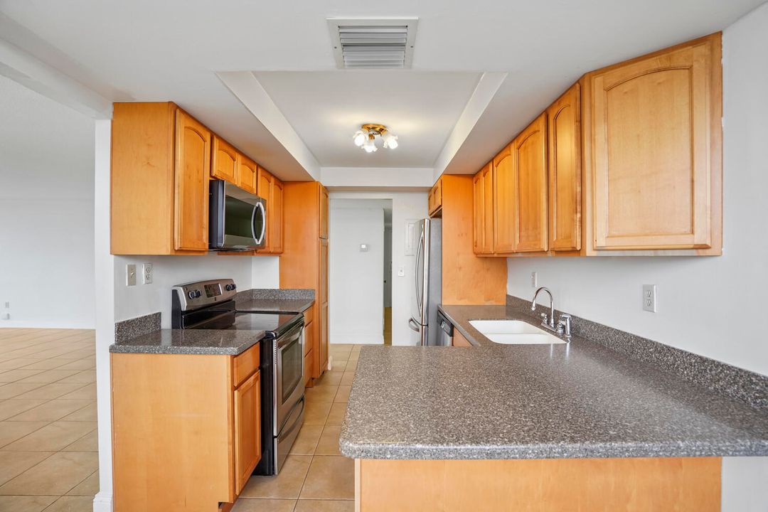For Sale: $269,000 (2 beds, 2 baths, 1605 Square Feet)