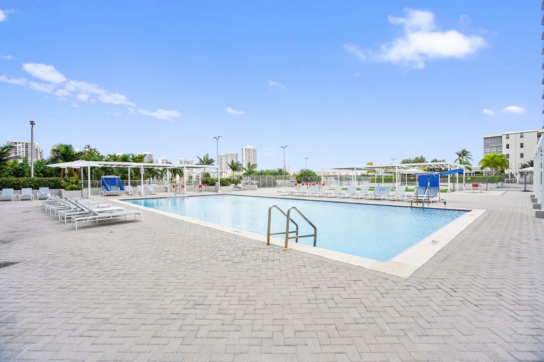 For Sale: $269,000 (2 beds, 2 baths, 1605 Square Feet)