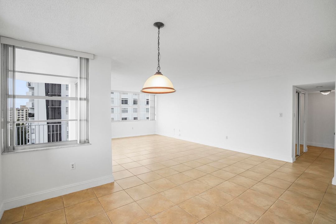 For Sale: $269,000 (2 beds, 2 baths, 1605 Square Feet)