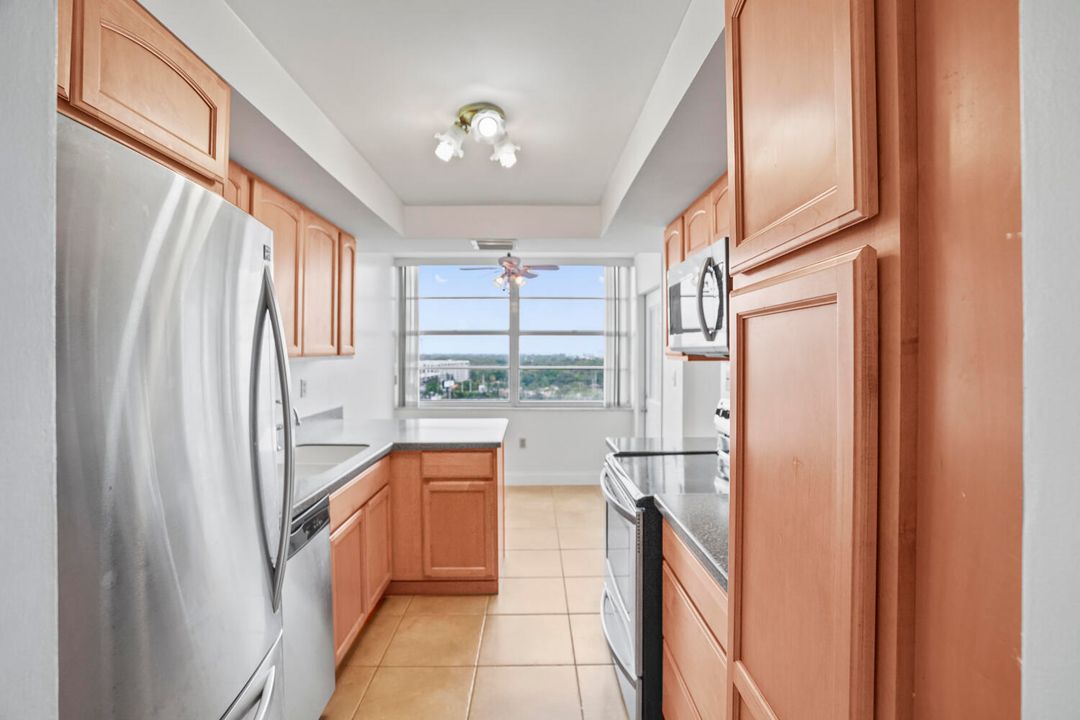 For Sale: $269,000 (2 beds, 2 baths, 1605 Square Feet)