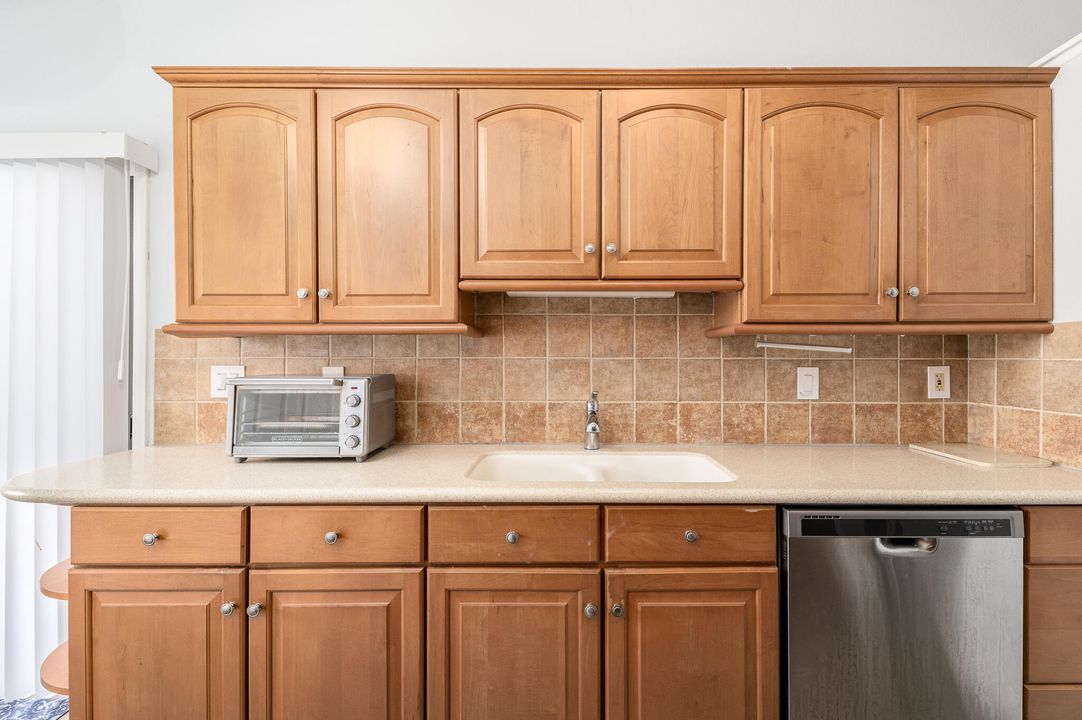 待售: $390,000 (3 贝兹, 3 浴室, 1722 平方英尺)