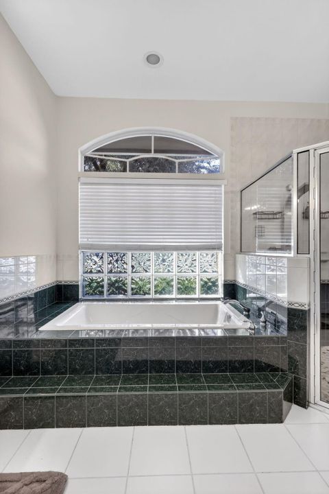 В аренду: $9,500 (4 спален, 3 ванн, 2500 Квадратных фут)