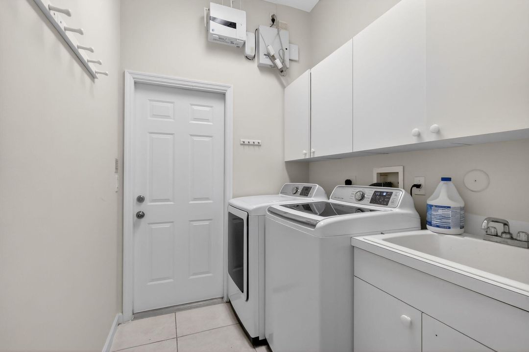 В аренду: $9,500 (4 спален, 3 ванн, 2500 Квадратных фут)