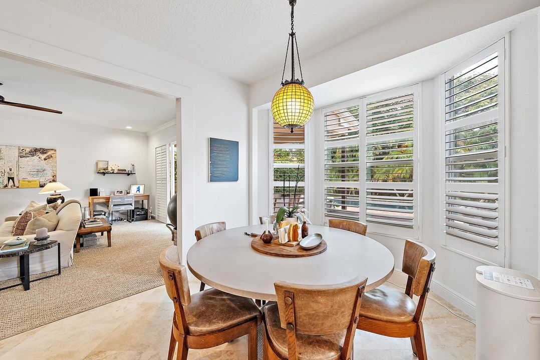 На продажу: $1,500,000 (4 спален, 2 ванн, 2719 Квадратных фут)