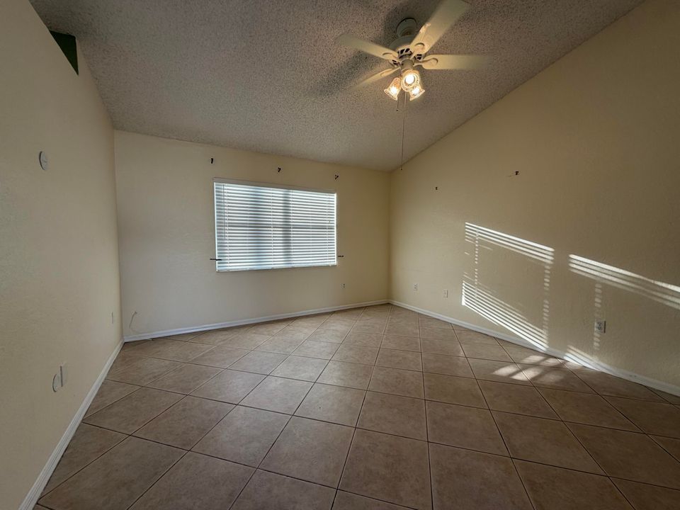 For Rent: $2,300 (3 beds, 2 baths, 1186 Square Feet)