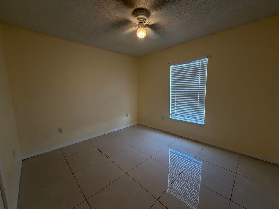 For Rent: $2,300 (3 beds, 2 baths, 1186 Square Feet)