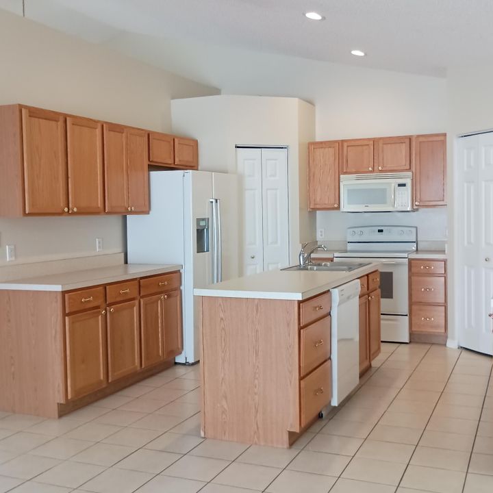 For Rent: $2,880 (4 beds, 2 baths, 2108 Square Feet)