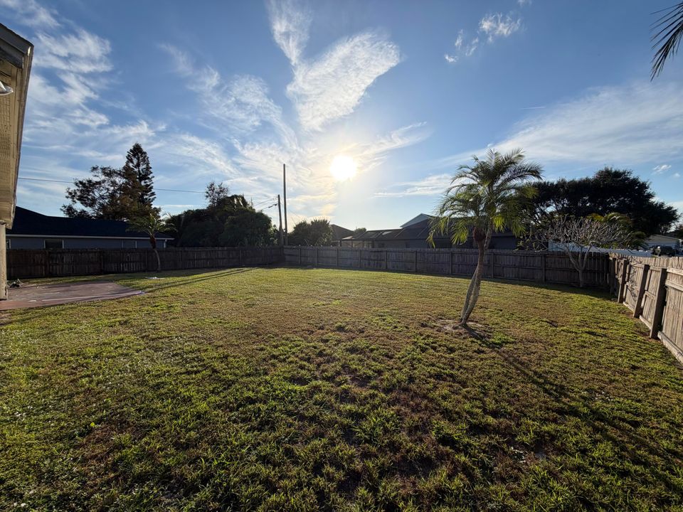 For Rent: $2,300 (3 beds, 2 baths, 1186 Square Feet)