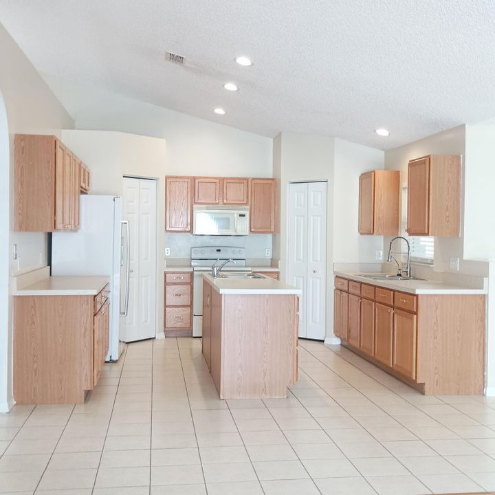 For Rent: $2,880 (4 beds, 2 baths, 2108 Square Feet)