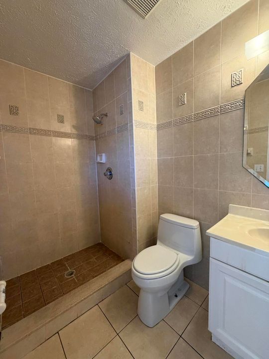 For Rent: $2,300 (3 beds, 2 baths, 1186 Square Feet)